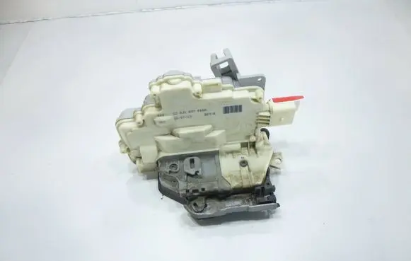 Volkswagen Touareg II Front door lock 8J1837016A A046465
