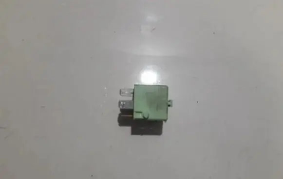 BMW 5 E39 Other relay 8373700 v23134-k59-x312