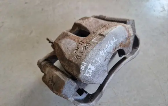 Toyota RAV 4 (XA30) Front brake caliper
