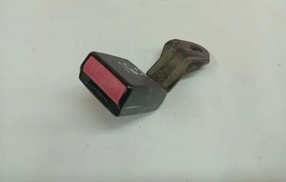 Renault Laguna III Middle seatbelt buckle (rear) 521029104