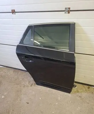 Toyota Avensis T270 Rear door