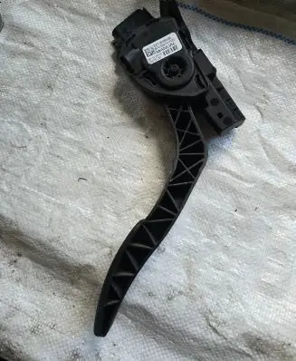 Ford B-MAX Accelerator throttle pedal 8V219F836AB 6PV00951720 26012013