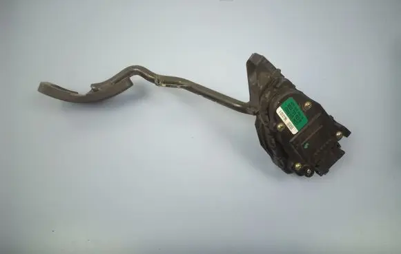 Audi A6 S6 C5 4B Accelerator throttle pedal 8D2721523B