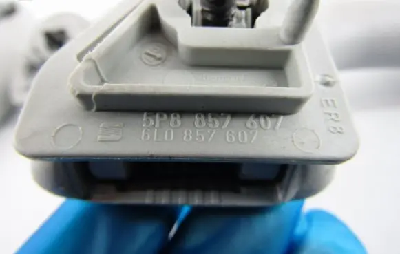 Seat Toledo III (5P) Front interior roof grab handle 5P8857607