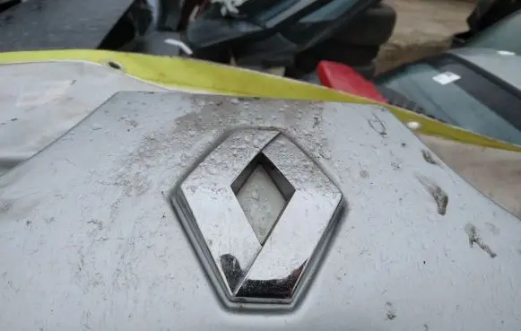 Renault Megane I Manufacturer badge logo/emblem 