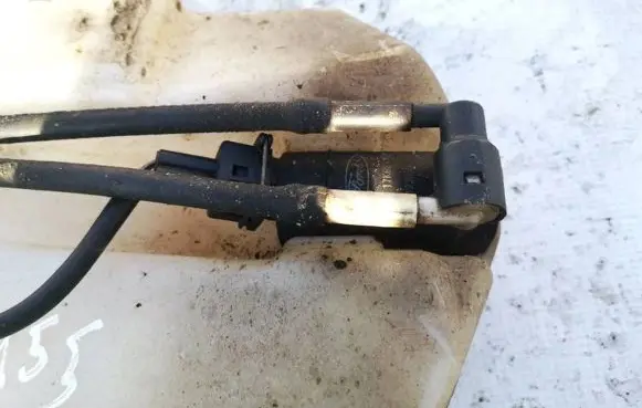 Ford Mondeo Mk III Windscreen/windshield washer pump 1s7117k624fb