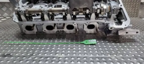 BMW 7 G11 G12 Engine head S27698563 8605017 8605015