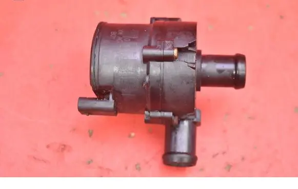 Volkswagen PASSAT CC Water pump 5G0965561