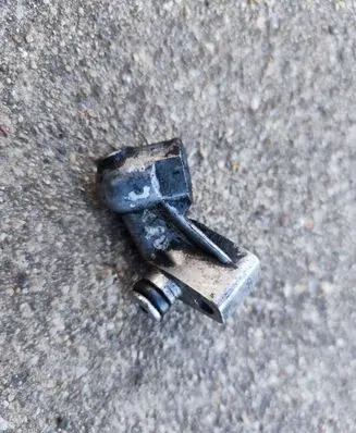 Jeep Grand Cherokee (WJ) Engine mounting bracket