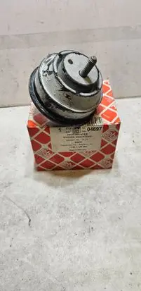 BMW 5 E34 Engine mount bracket 11811139606 04697 3618245
