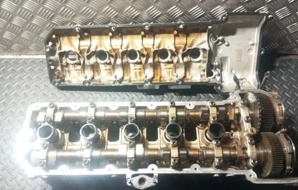 BMW M5 Engine head 7833877 7834621