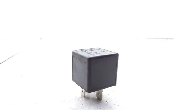 Opel Vectra B Hazard warning light relay 90464760