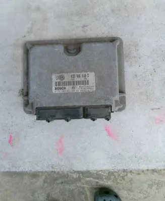 Volkswagen Golf IV Engine control unit/module 0281001611