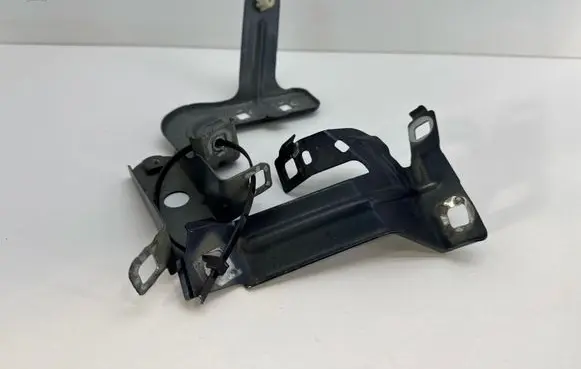 BMW 4 F32 F33 Fender mounting bracket 7255821