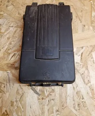 Volkswagen PASSAT B7 Battery box tray cover/lid 3C0915443A