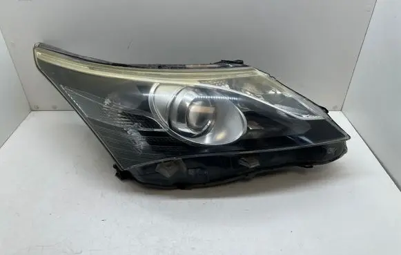 Toyota Avensis T270 Headlight/headlamp 