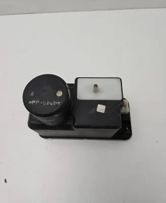 Audi 80 90 S2 B4 Central locking vacuum pump 4A0862257C