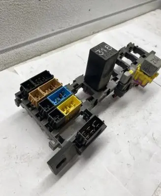Audi A6 S6 C4 4A Fuse module