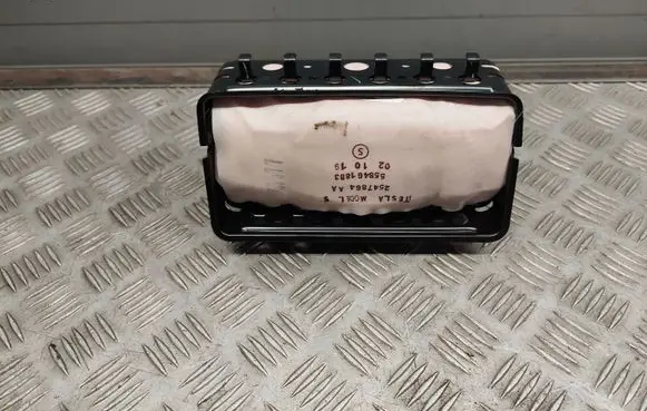 Tesla Model S Passenger airbag 0589P1000551
