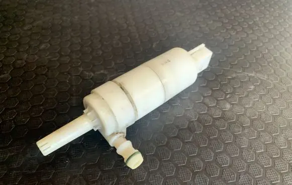 Opel Corsa D Windscreen/windshield washer pump 985103F200