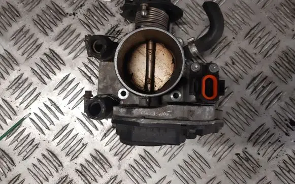 Audi A4 S4 B5 8D Throttle valve 058133063