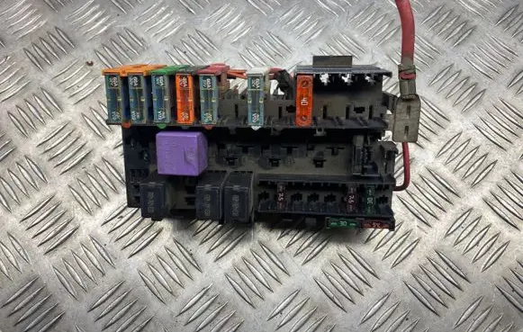 Renault Megane I Fuse box set 7703297988