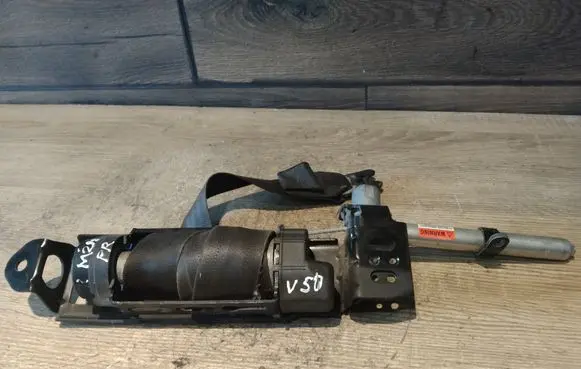 Volvo V50 Front seatbelt 6008892
