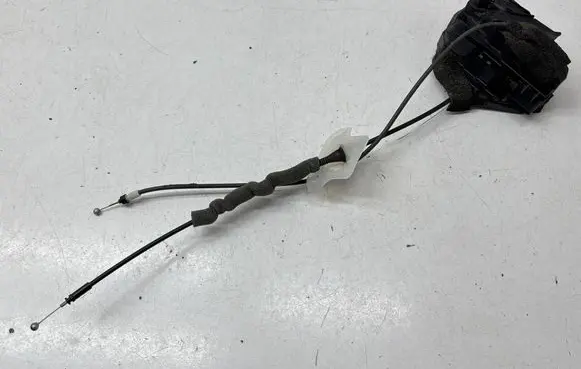 Nissan Qashqai Front door lock 