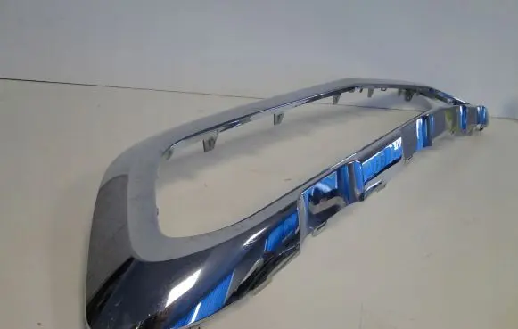Front bumper lip
