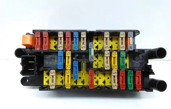 Peugeot 206 Fuse module 9635518180