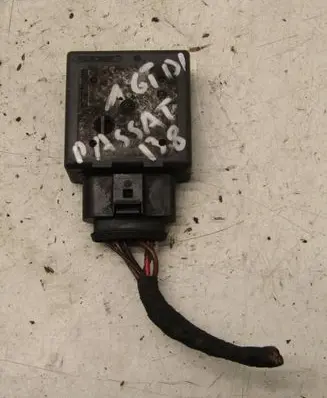 Volkswagen PASSAT B8 Fuel pump relay 1J0973726