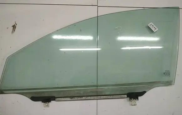 Toyota Avensis T250 Front door window glass four-door AS2