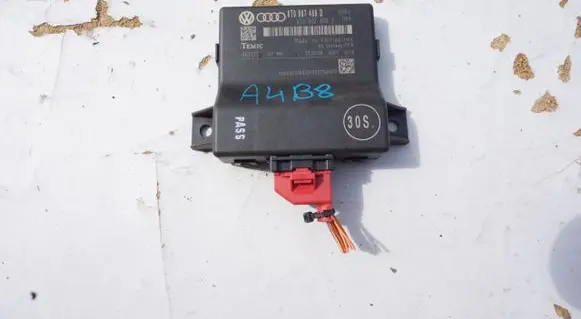 Audi A4 S4 B8 8K Gateway control module 8T0907468D