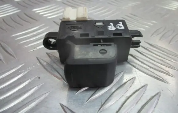 Nissan Tiida C11 Electric window control switch