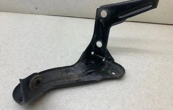 Audi A6 S6 C6 4F Intercooler pipe mounting bracket 4F0145813F