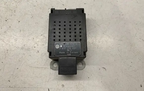 Volkswagen Golf Plus Gateway control module 5M0035570B 7617310031