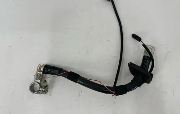Volkswagen Touareg II Positive cable (battery) 7P0971225B