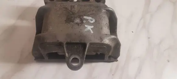 Mitsubishi Pajero Sport I Engine mount bracket 1JO199555