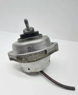 Engine mount bracket