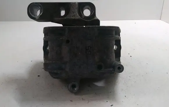 Volkswagen PASSAT B6 Engine mount bracket 1K0199262