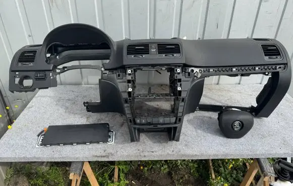 Skoda Yeti (5L) Dashboard 160624071710NN 5L1857007E