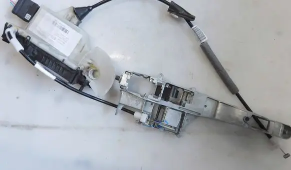 Peugeot 2008 II Front door lock 9812500880