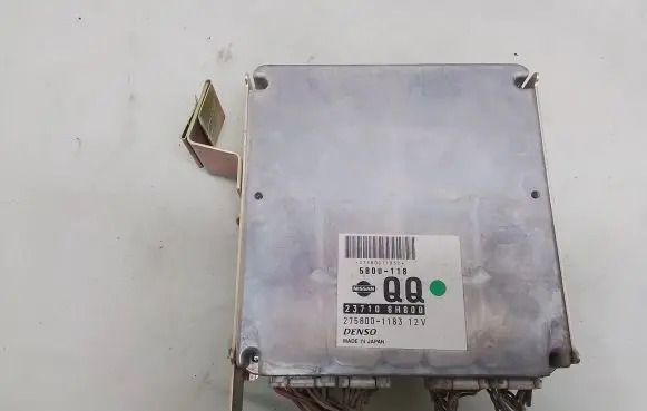 Nissan X-Trail T30 Engine control unit/module 2758001183