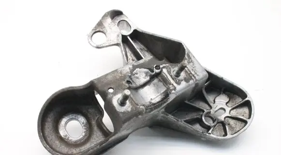 Audi A4 S4 B7 8E 8H Engine mounting bracket 8E0199352H