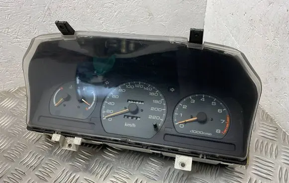 Mitsubishi Space Wagon Speedometer (instrument cluster) MB680132 776210