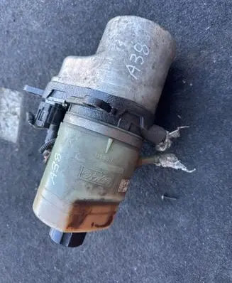 Ford Focus Power steering pump 4M513K514CA