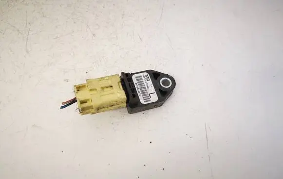 Toyota Avensis T250 Airbag deployment crash/impact sensor 8983405010
