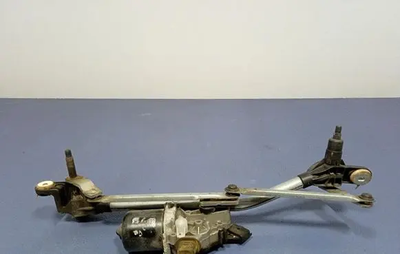 Renault Megane III Front wiper linkage and motor W000007226