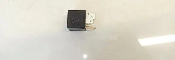 Skoda Octavia Mk2 (1Z) Other relay 3d0951253a v23134-b59-x418