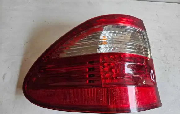Mercedes-Benz E W211 Rear/tail lights 379135